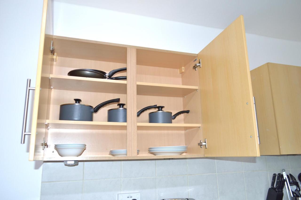 Beautiful Two-Bed Apartment With Driveway Parking Nottingham Exterior foto