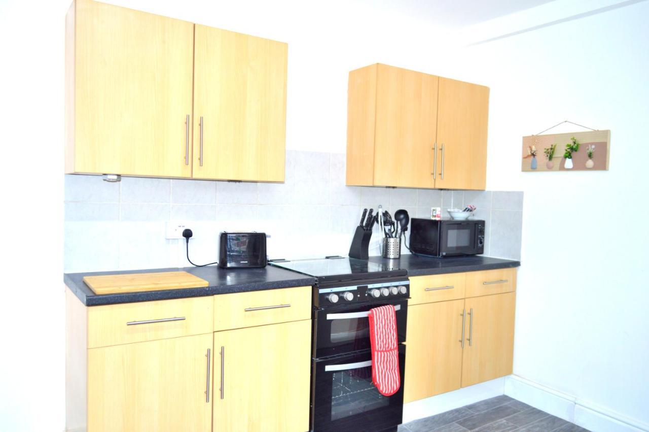 Beautiful Two-Bed Apartment With Driveway Parking Nottingham Exterior foto